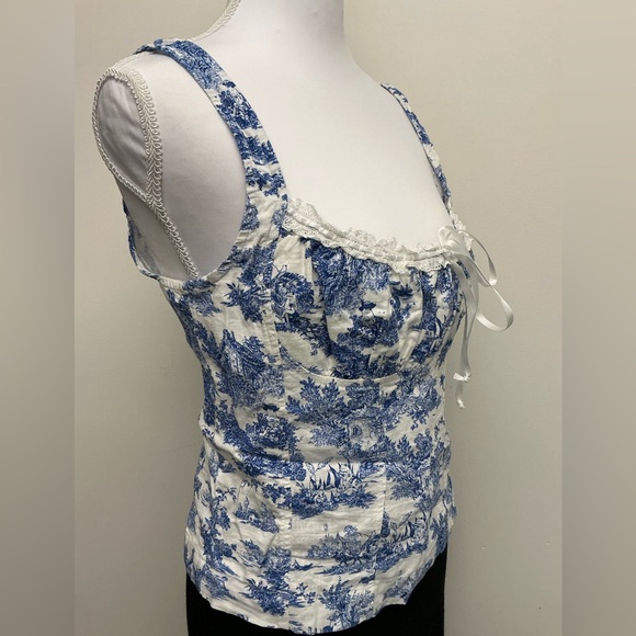 Kimchi Blue
Women's Blue Lennon Ceramic Print Linen Cami Top - Picture 4 of 11